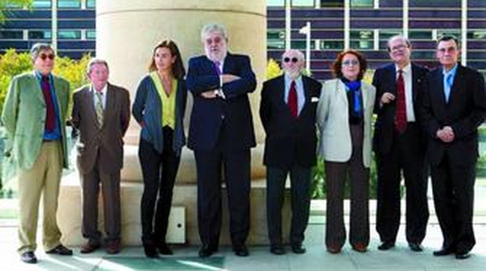 El presidente del Grupo Planeta, José Manuel Lara (cuarto por la izquierda), acompañado por el jurado del Premio Planeta.