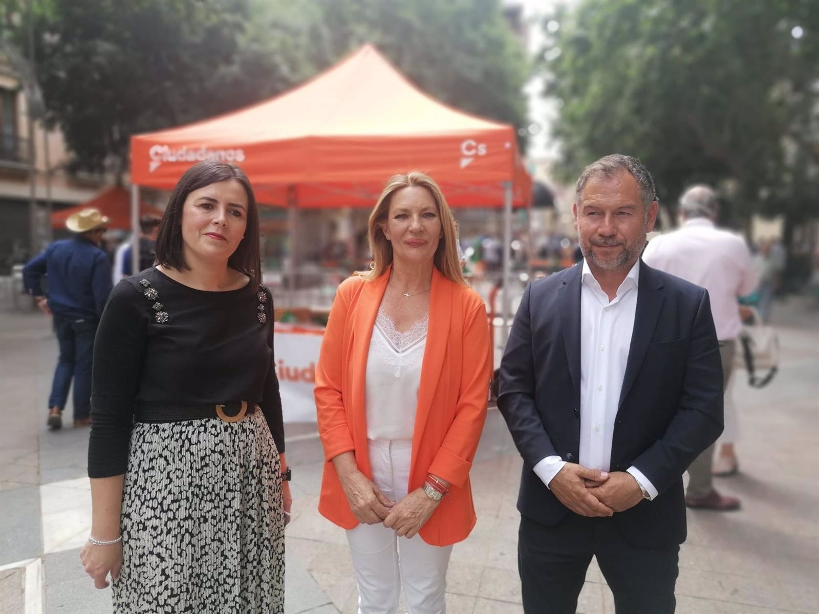 Concha Insúa, en el centro de la imagen, lidera la lista de Cs por la provincia de Granada para las próximas autonómicas