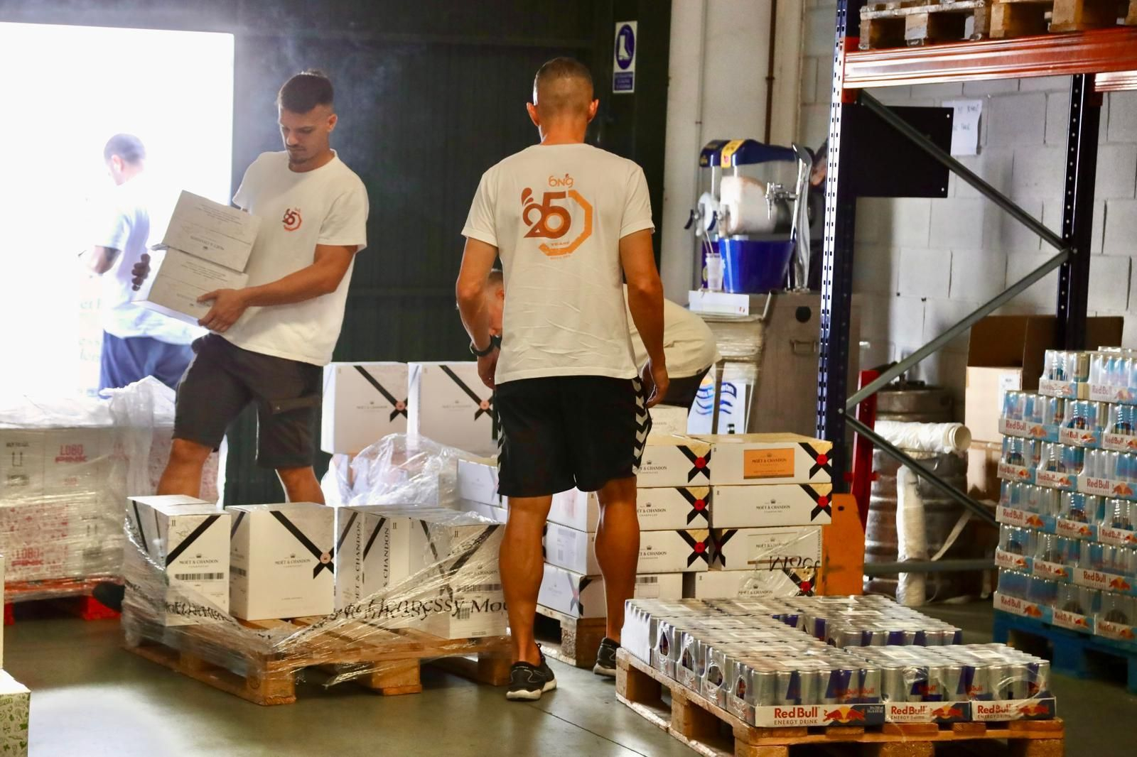 Los últimos preparativos para la Feria de Málaga, en imágenes.