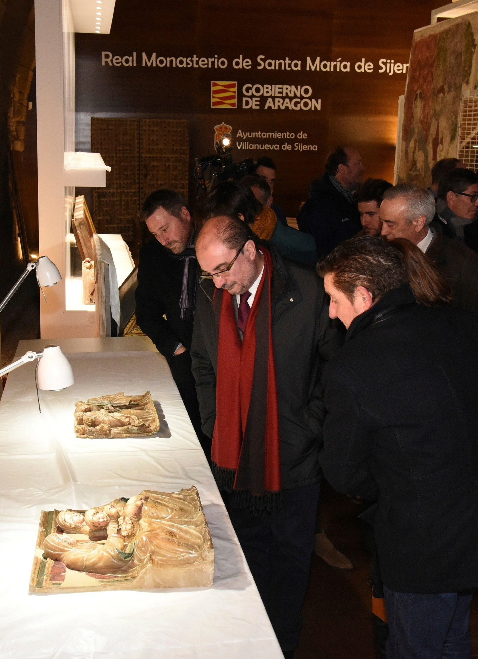 El presidente de Aragón visita los bienes  trasladados desde el Museo de Lérida.