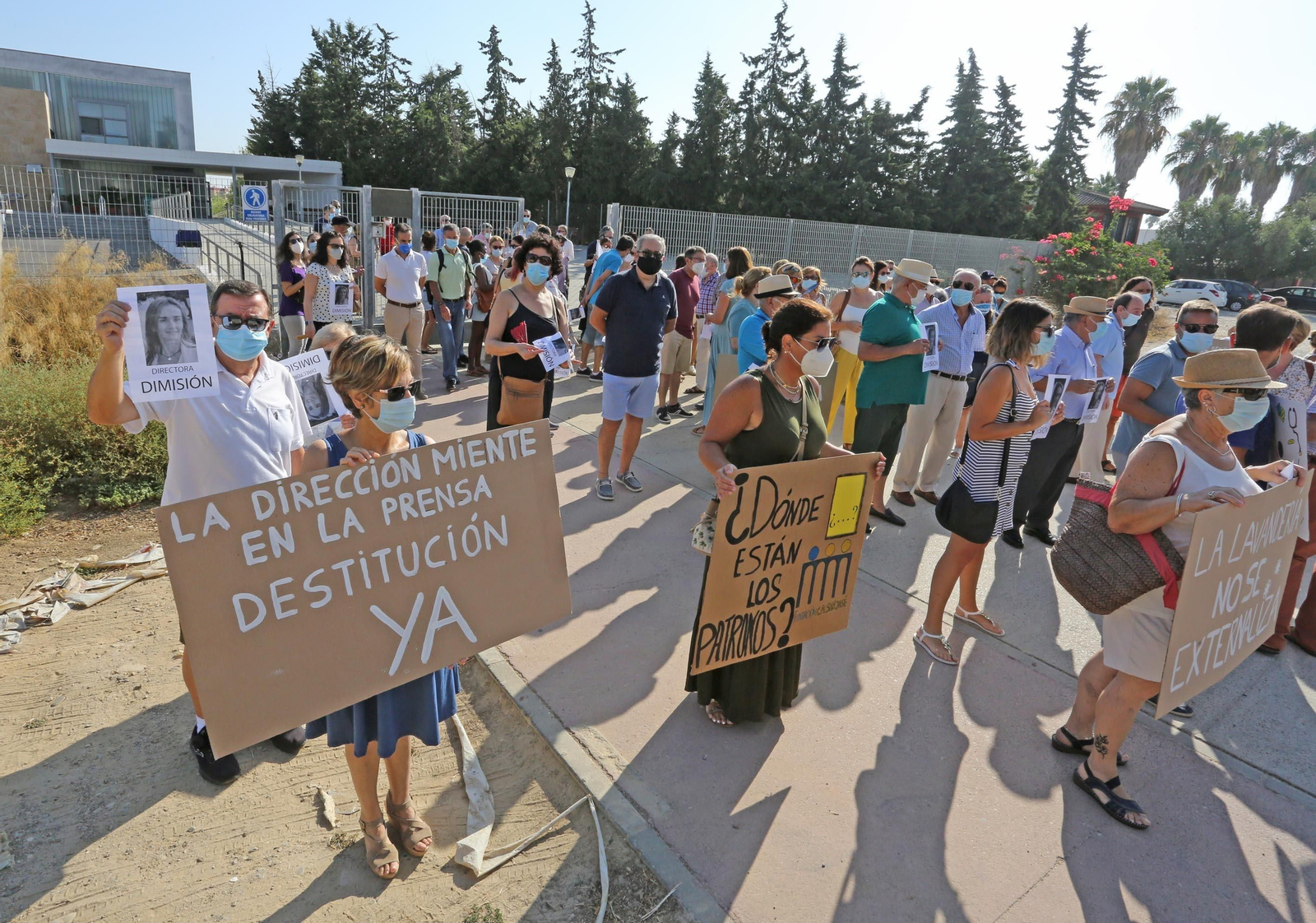 Manifestación de protesta de trabajadores,familiares y usuarios del Centro San José
