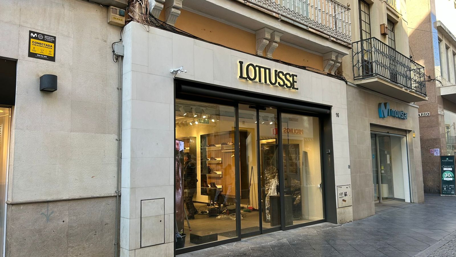 Exterior de la tienda Lottusse ubicada en la calle Tetuán