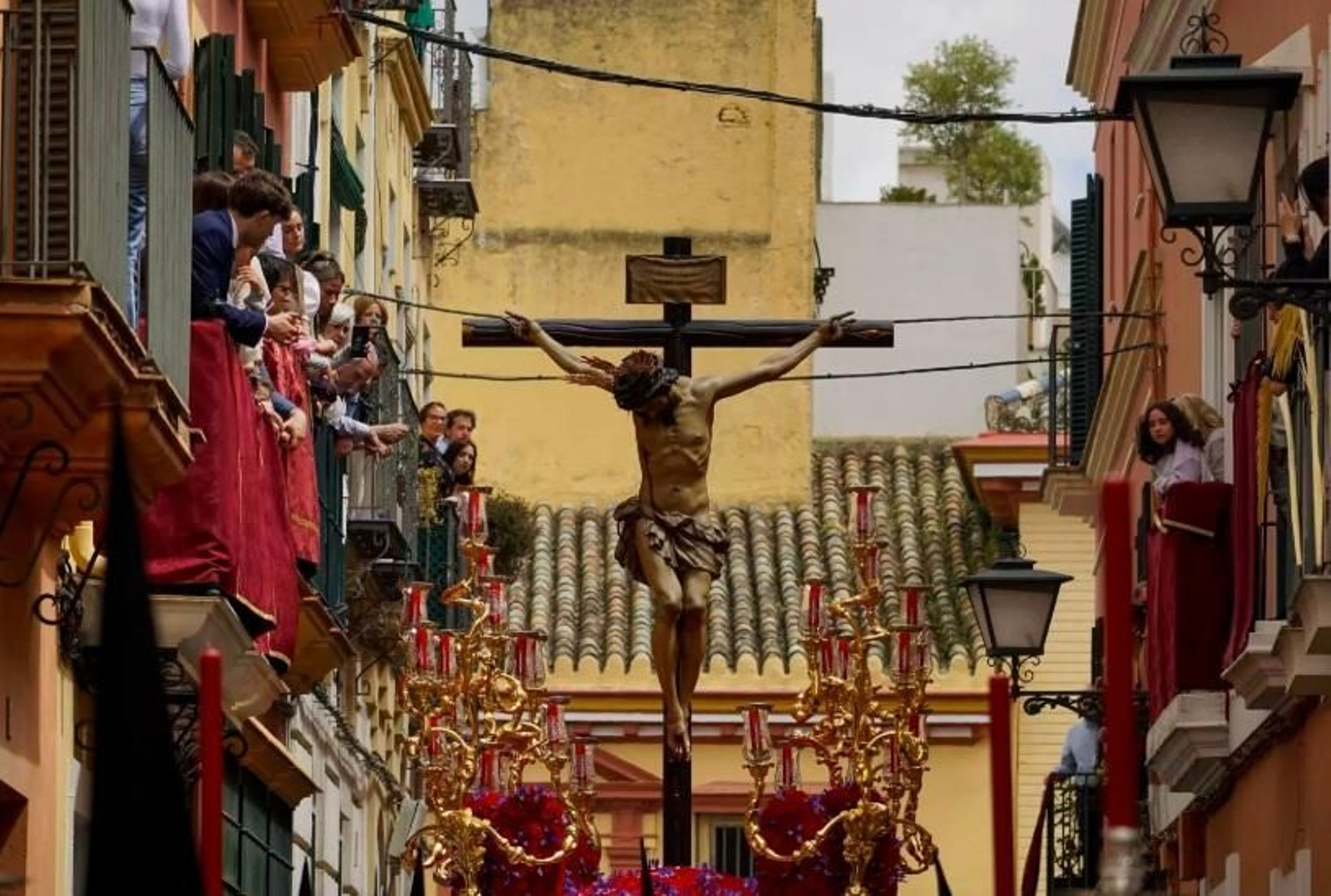 El crucificado de la Salud en la calle Gallinato