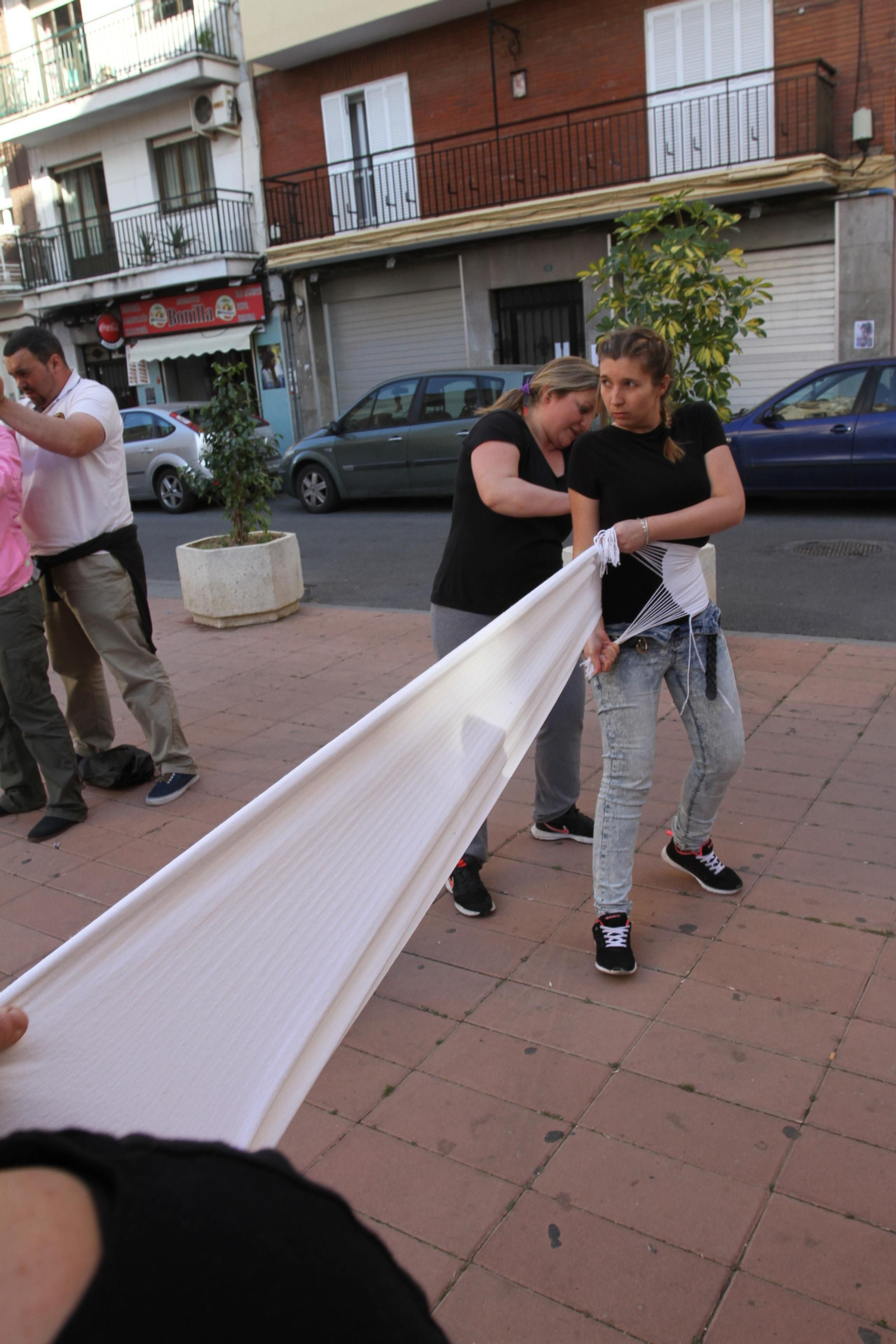 El ensayo de la cuadrilla de mujeres de la Hermandad del Santo Entierro, en imágenes