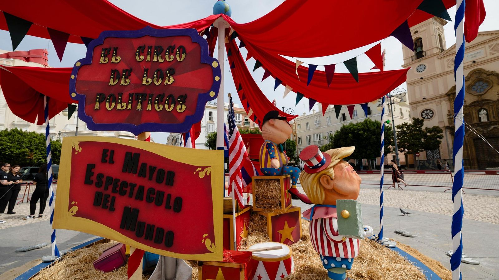 El juanillo contratado por el Ayuntamiento de Cádiz y dispuesto en la plaza de San Antonio. El juanillo contratado por el Ayuntamiento de Cádiz y dispuesto en la plaza de San Antonio.