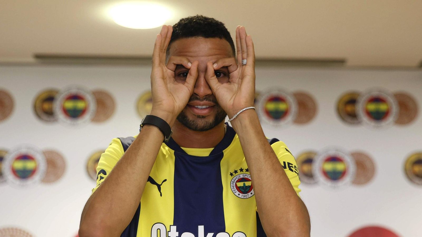 En-Nesyri, en su presentación como nuevo jugador del Fenerbahçe