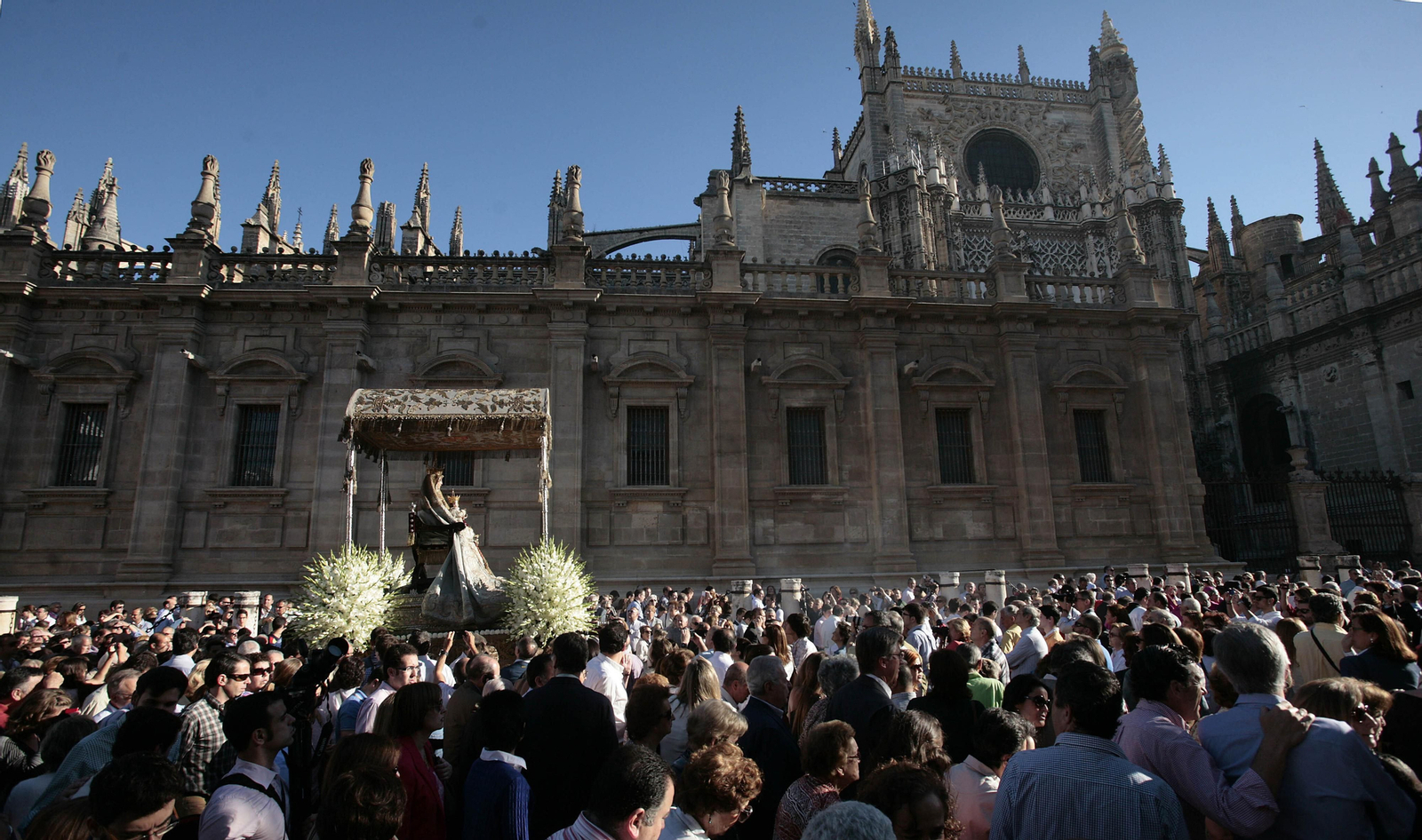 La Virgen de los Reyes en su salida extraordinaria de mayo de 2013.
