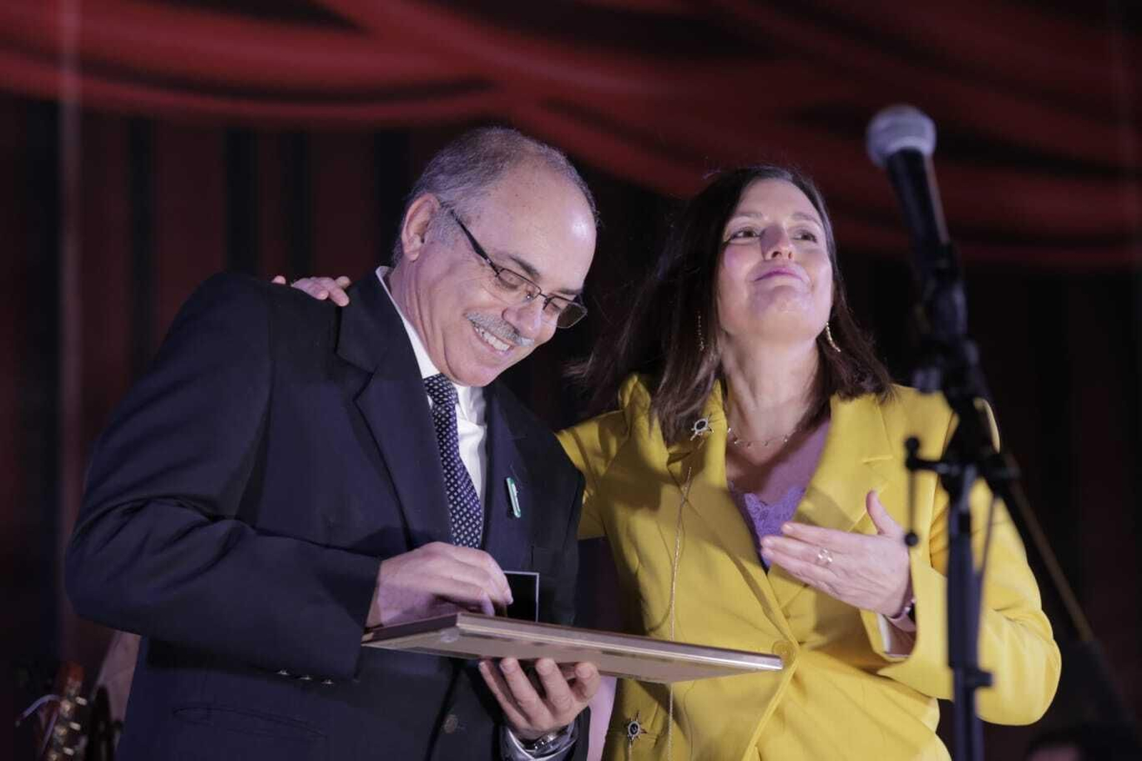 Gala de bienvenida del Carnaval en San Fernando con Manu Sánchez y Sandra Golpe