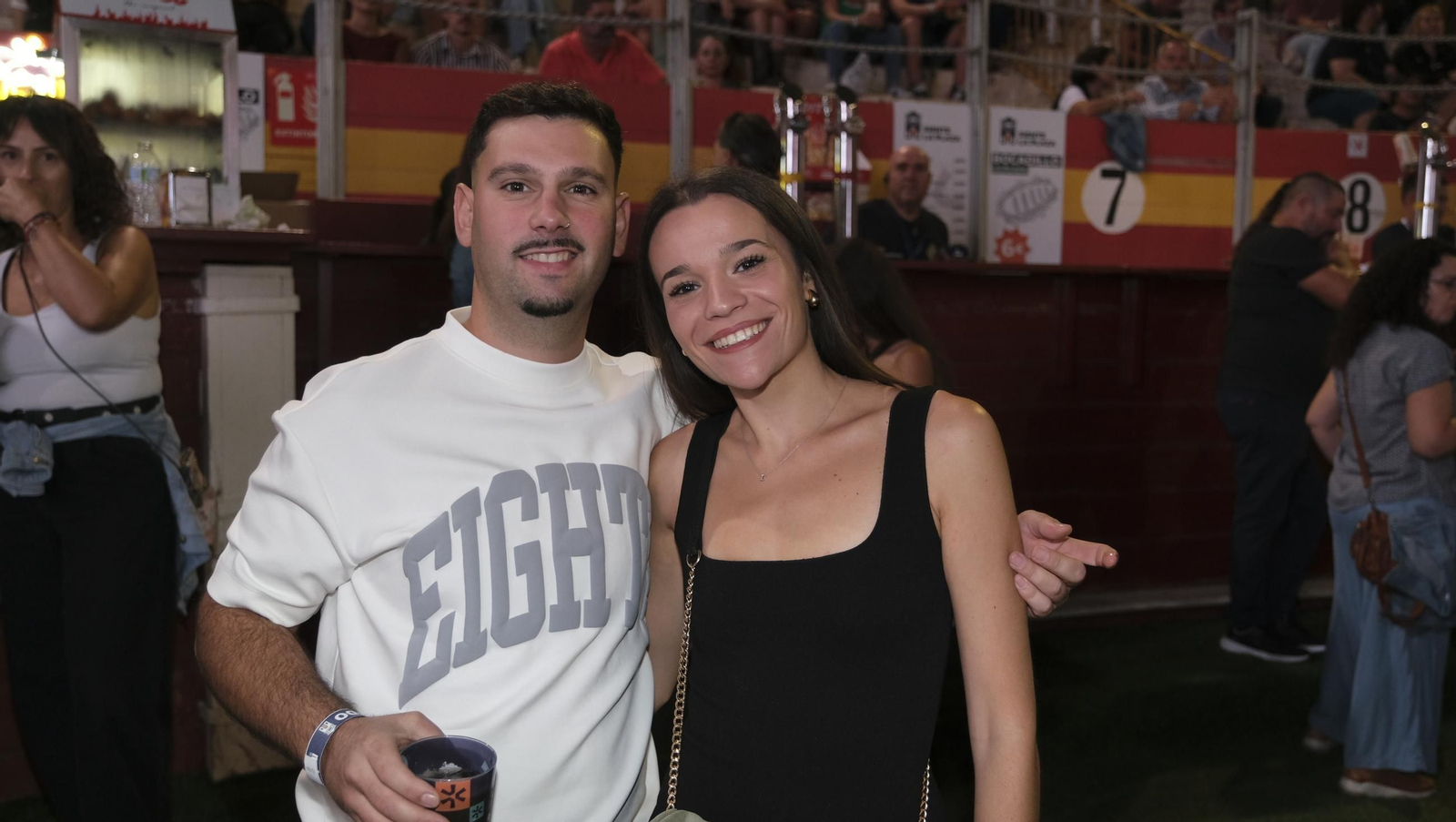 El concierto de Melendi llena de fans la Plaza de Toros de Almería, en imágenes