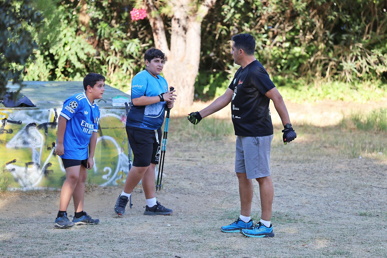 Imágenes de un entrenamiento de marcha nórdica del CD Multideportes