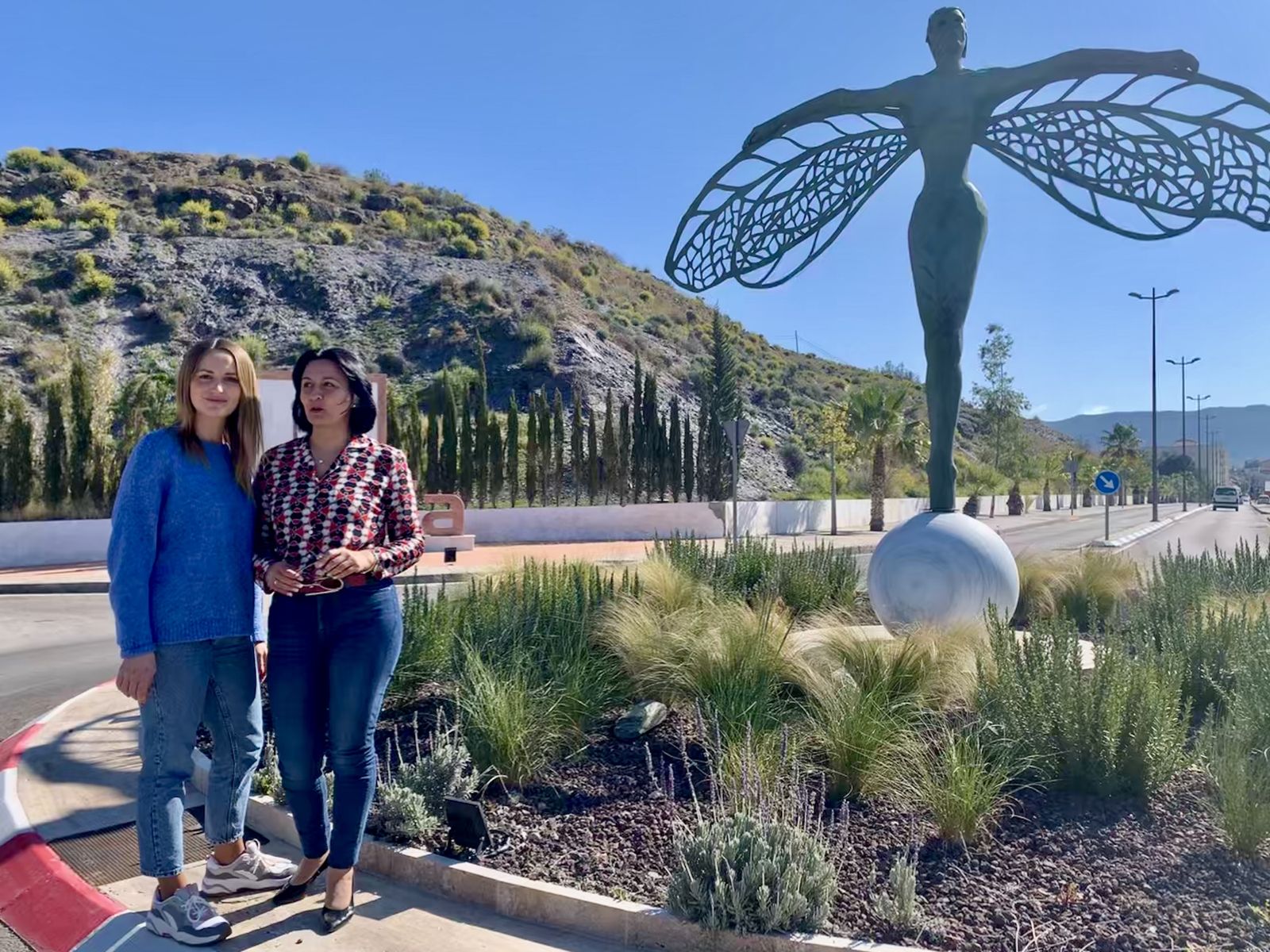 La escultura de La Mujer ya da la bienvenida a un municipio “sin diferencias de género”