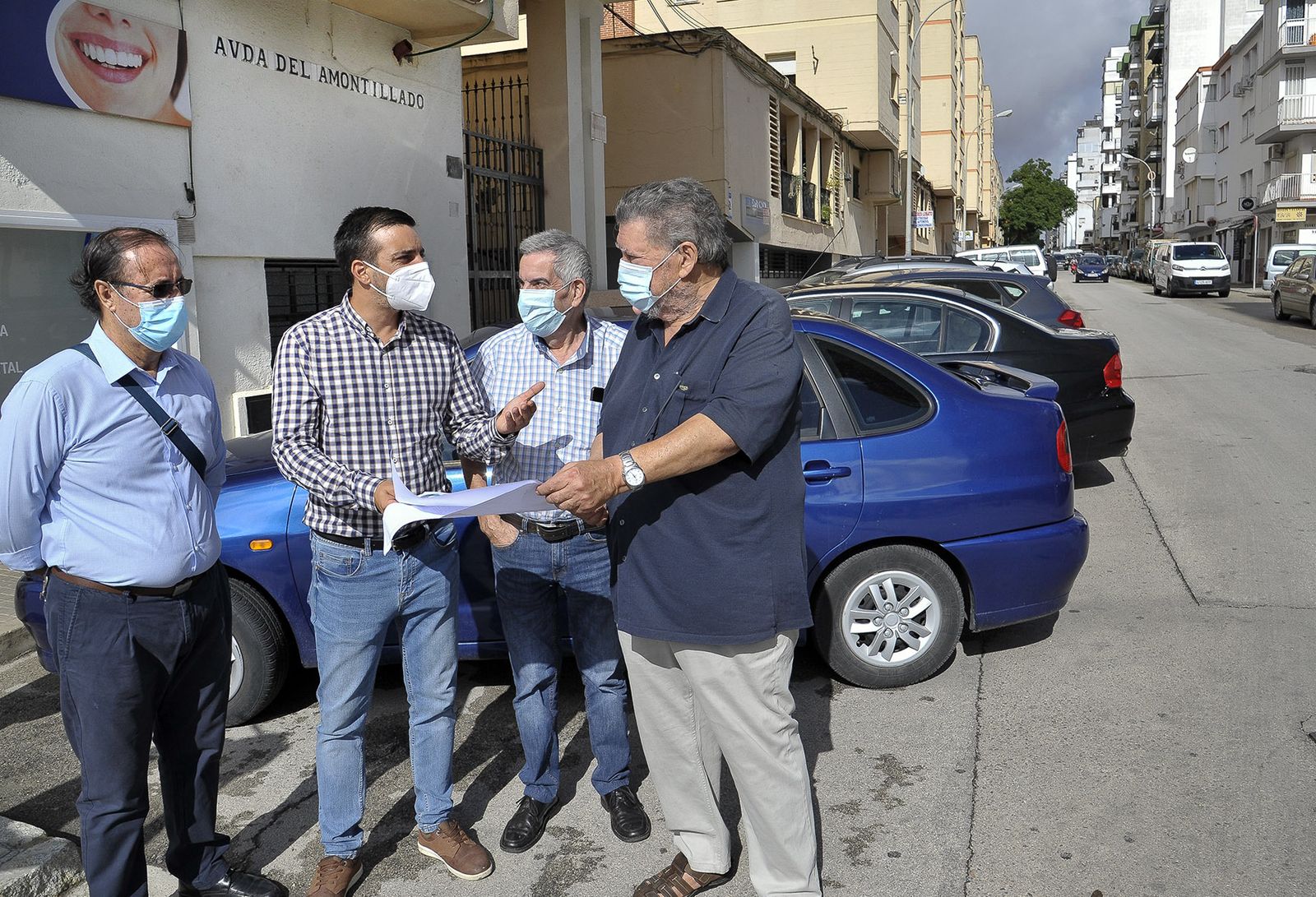 El delegado de Urbanismo, con representantes vecinales de Icovesa.