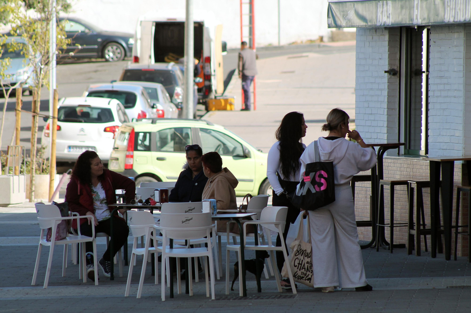 Barrio a Barrio: Imágenes de la Barriada de Los Dolores