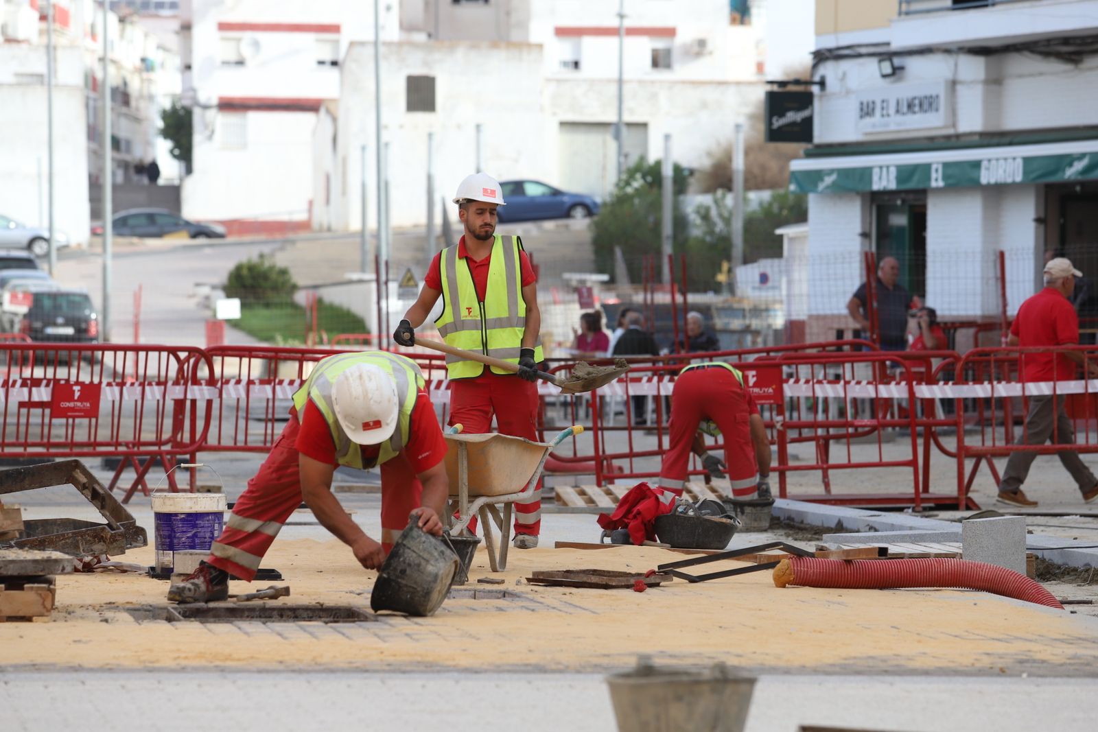 Las obras de peatonalización de la Plaza de Los Dolores, en imágenes