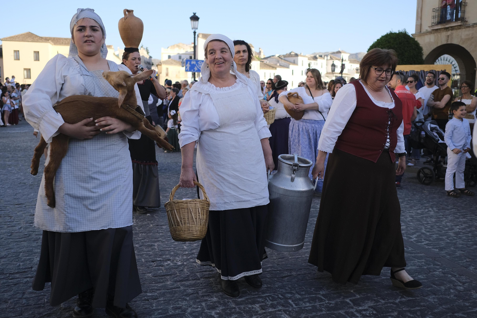 Pasacalles de Ronda Romántica, en fotos