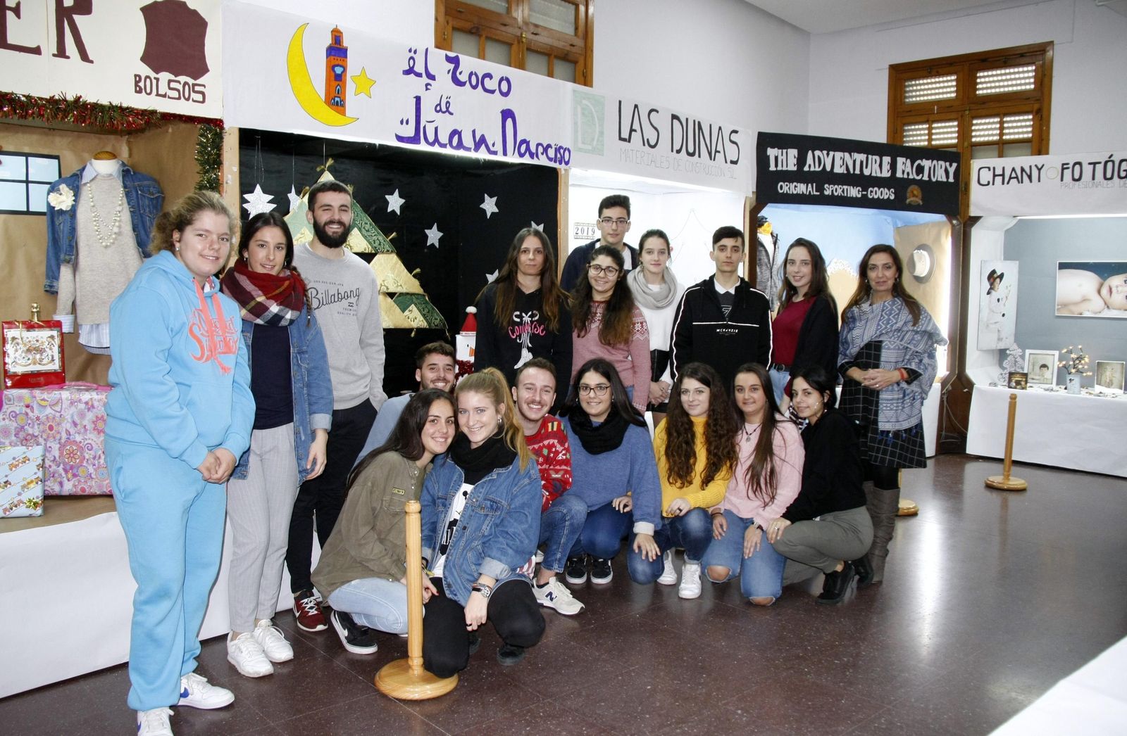 Mamen Parra junto con los alumnos que este año cursan el primer año del Grado.