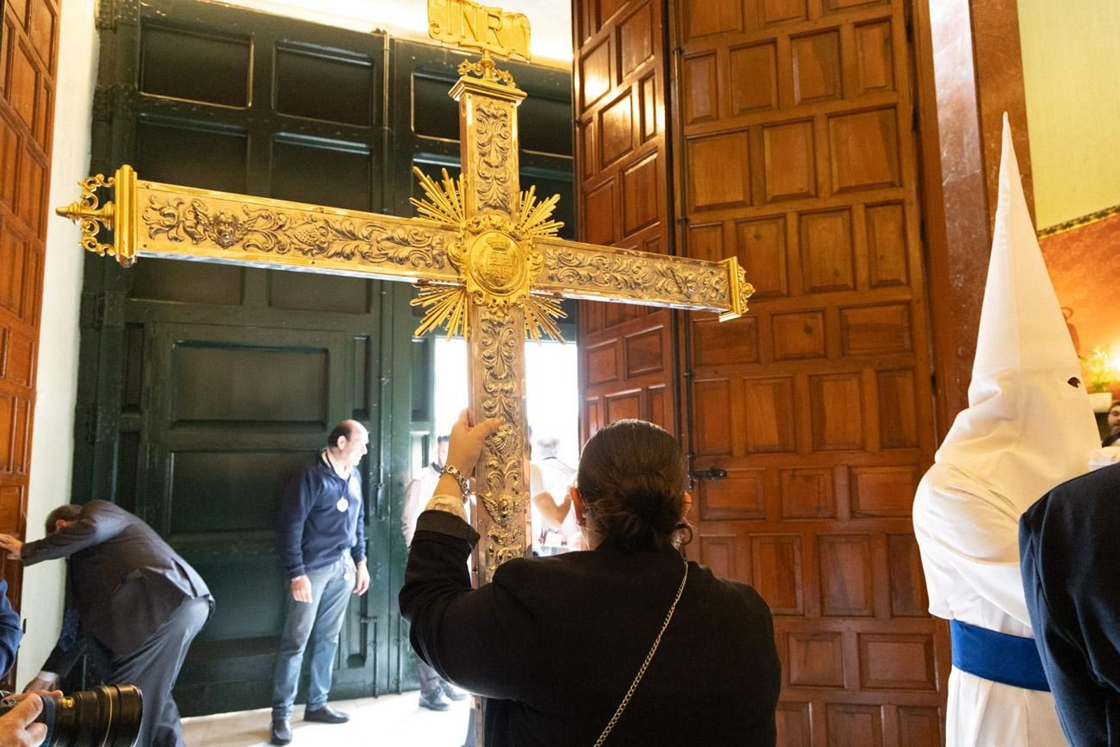 Los jiennenses se echan a la calle para presenciar la primera de las procesiones de la jornada: la Borriquilla (I)