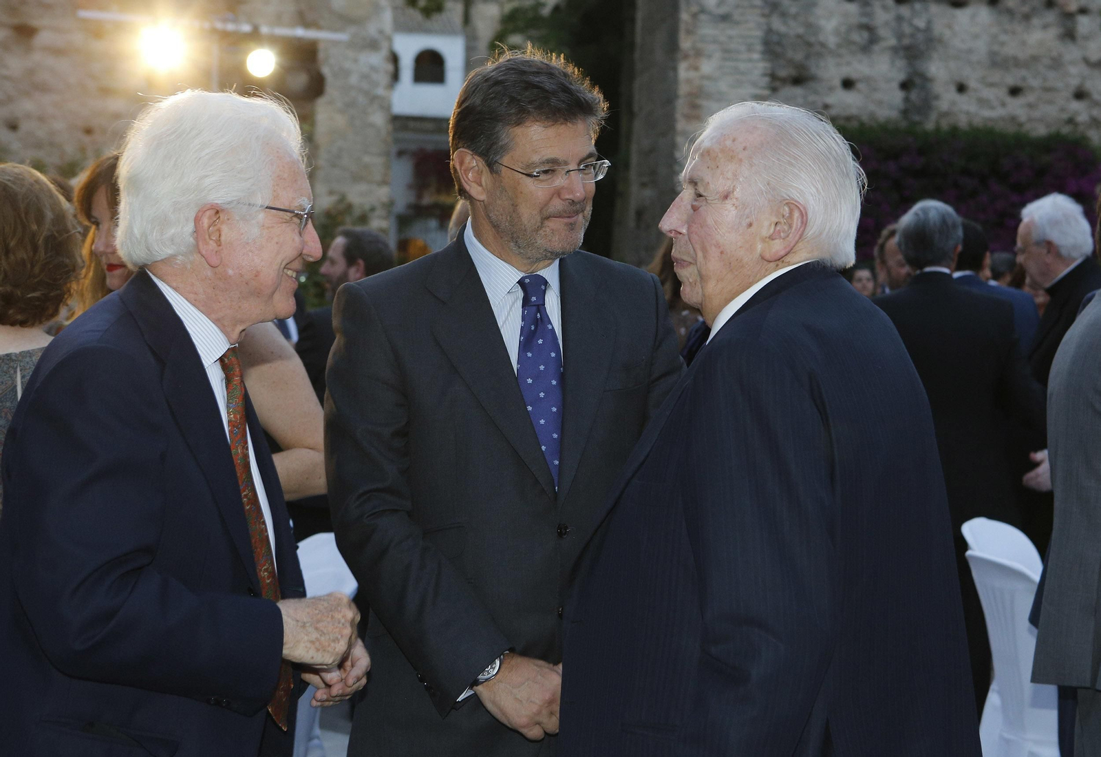 Manuel Olivencia junto a ministro de Justicia, Rafael Catalá.