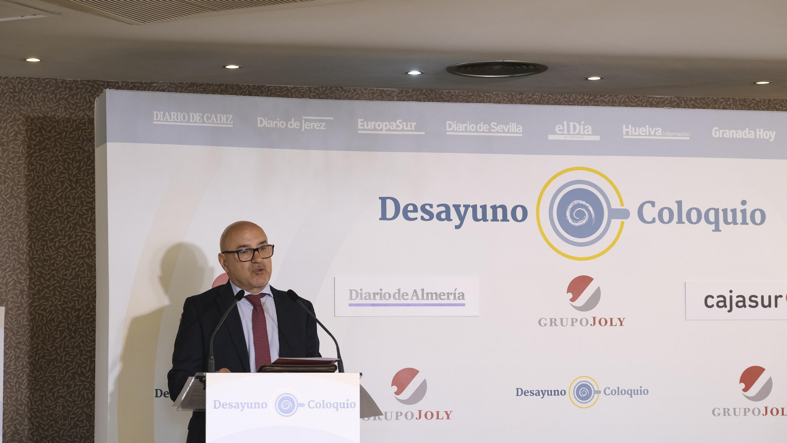 Desayuno coloquio de Grupo Joly y Cajasur, con la participación del ponente Enrique de los Ríos