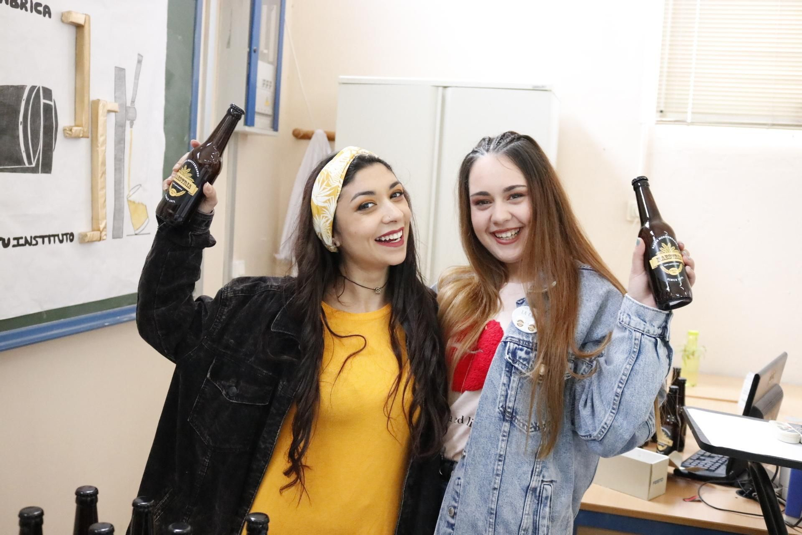 Imágenes de la presentación de la nueva cerveza de los alumnos del IES Mediterráneo