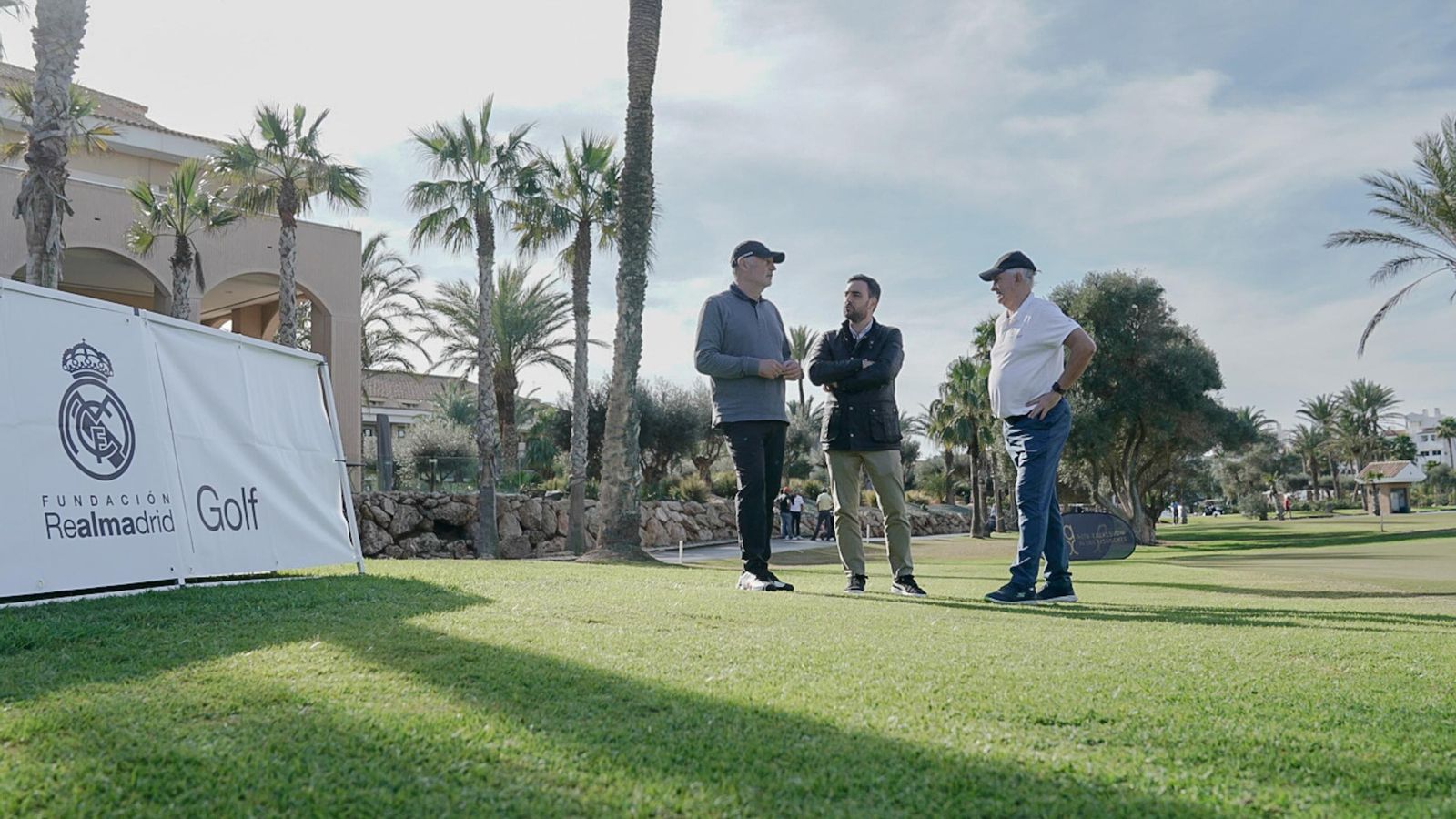 Ricardo Gallego, Stielike y Carlos Sánchez durante el desarrollo de la competición en Almerimar.