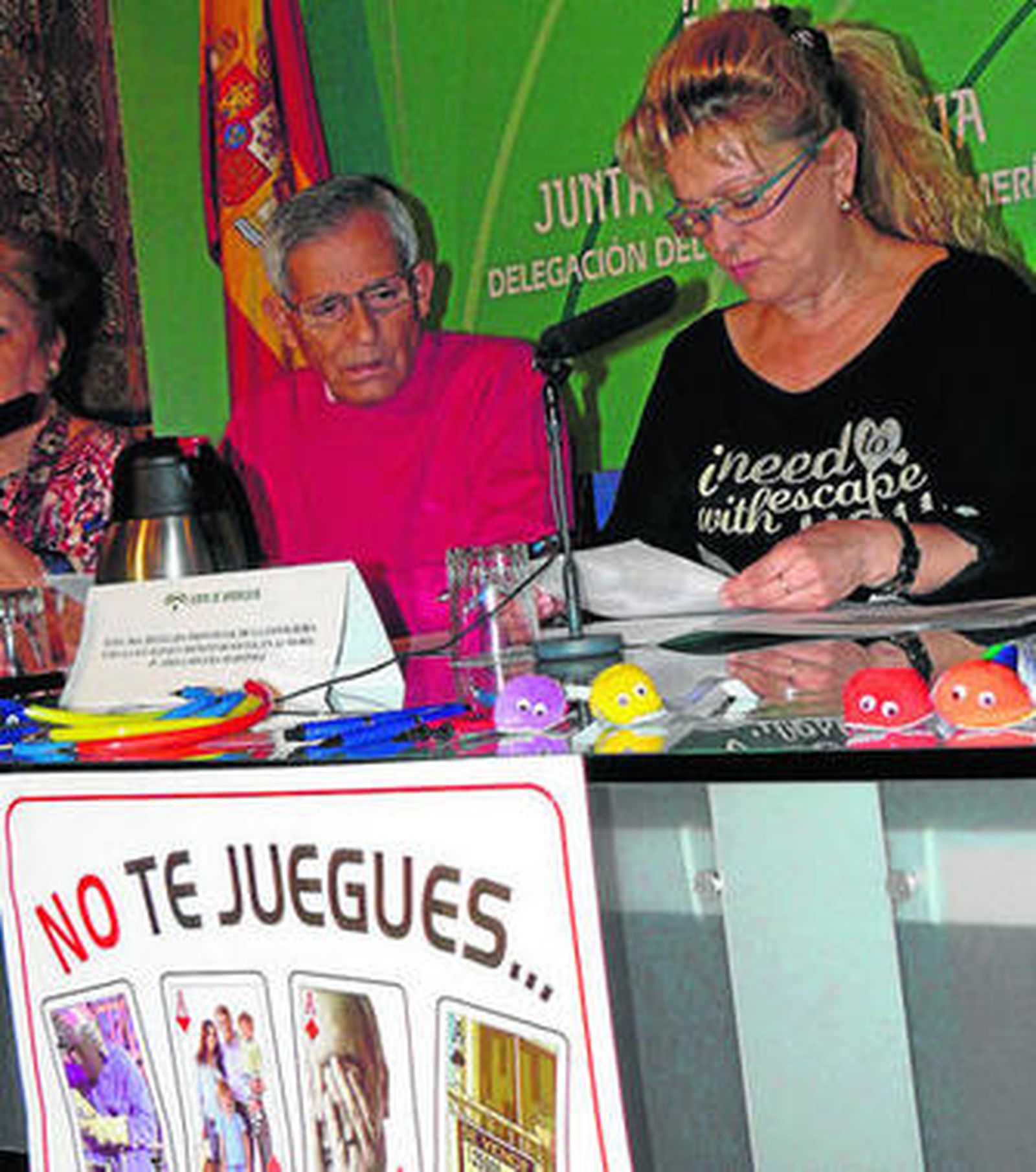 Manuel Fernández, presidente de Indalajer, y Adela Segura, delegada de Igualdad y Bienestar Social.