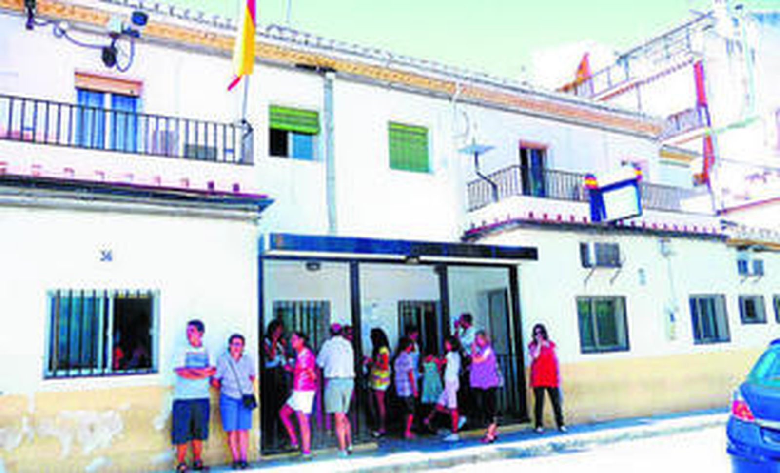 Entrada de la comisaria del Zaidín, la que más deficiencias presenta.