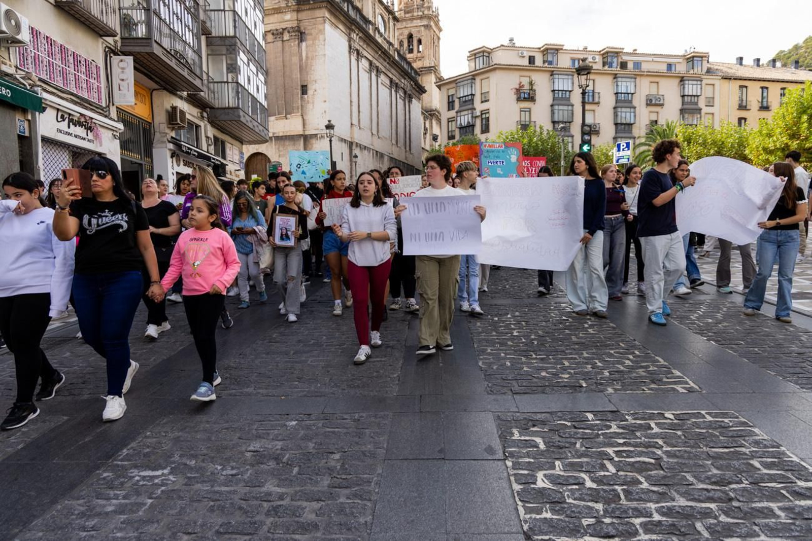 oncentración-manifestación en la plaza de la Constitución por la huelga de estudiantes por la víctima de acoso