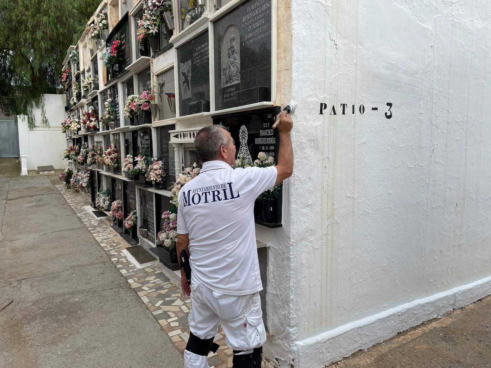 Motril prepara el cementerio municipal de cara a la festividad de Todos los Santos