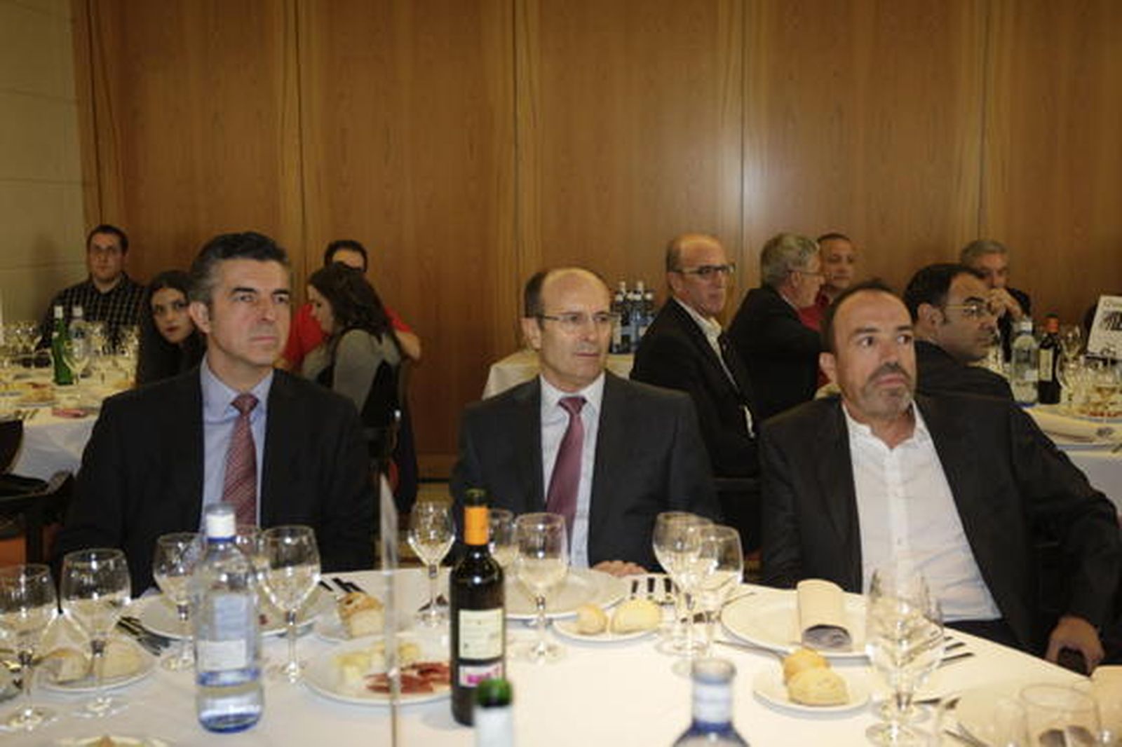 Antonio Rodríguez, jefe comercial de Unicaja; José Carrión, del Grupo Alvores; y Juan Carrillo, de Cooperación 2005.

Foto: Fran Leonardo