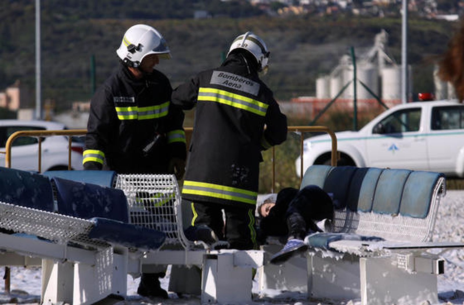 Simulacro de accidente en el aeropuerto de Málaga en el que participaron unas 200 personas 

Foto: Migue Fernández