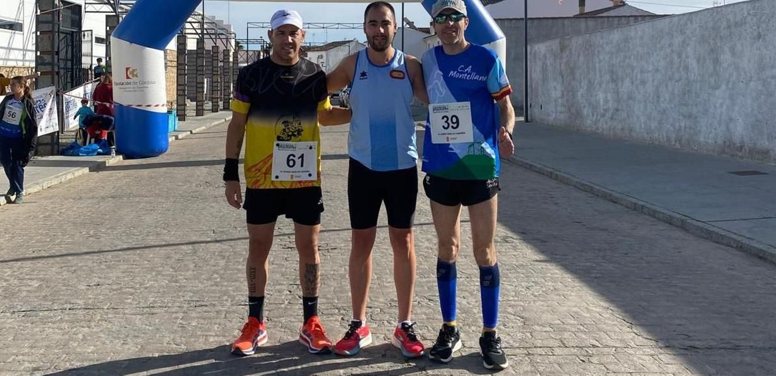 Juan Antonio Moreno posa junto a Miguel Ángel Orgaz y Pedro Manuel Hierro. Juan Antonio Moreno posa junto a Miguel Ángel Orgaz y Pedro Manuel Hierro.