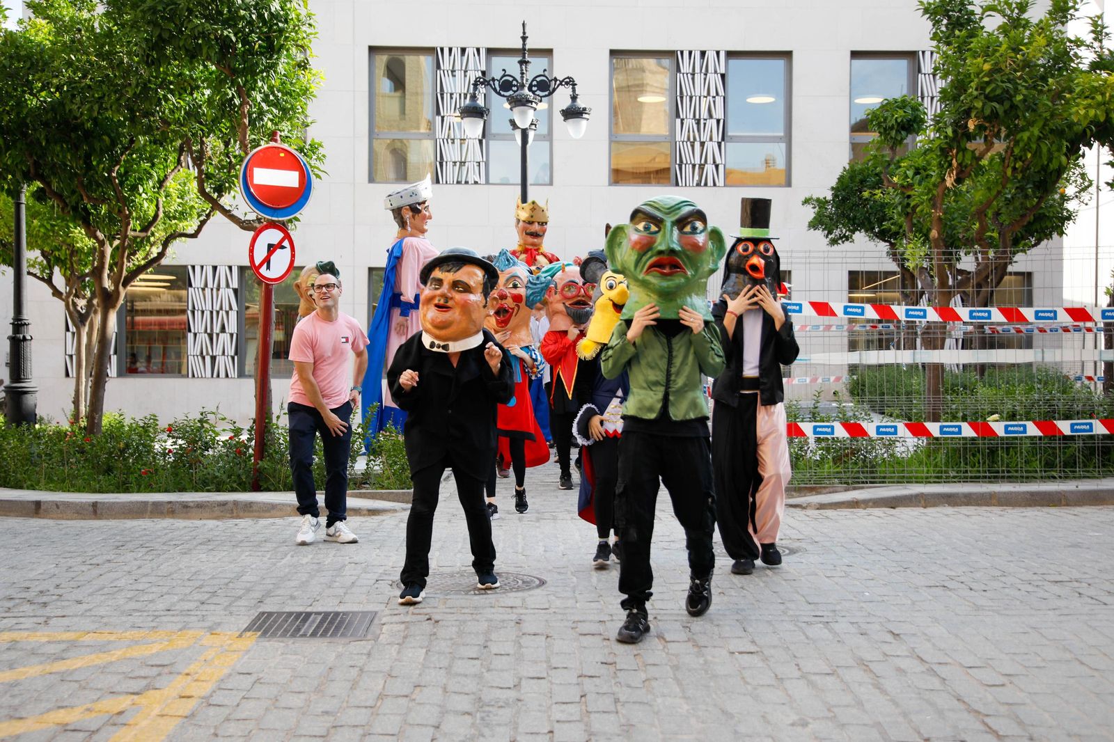 Desfile de Gigantes y Cabezudos de Vera, en imágenes