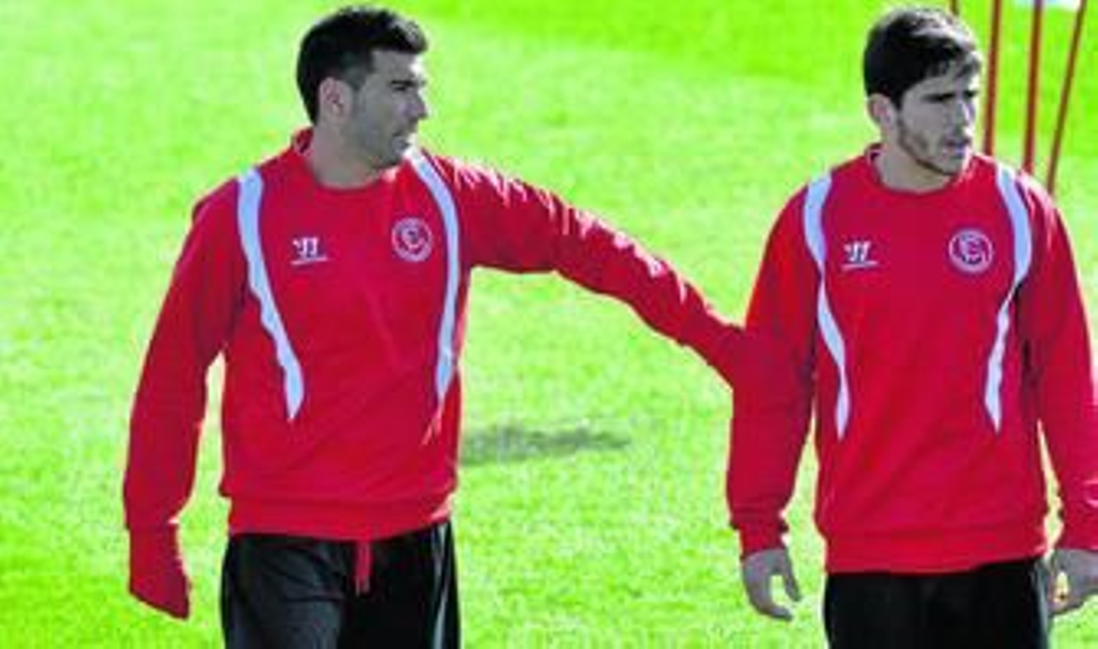 Reyes requiere la atención de Jairo durante el entrenamiento del lunes, único en toda la semana que Unai Emery programó a puerta abierta.