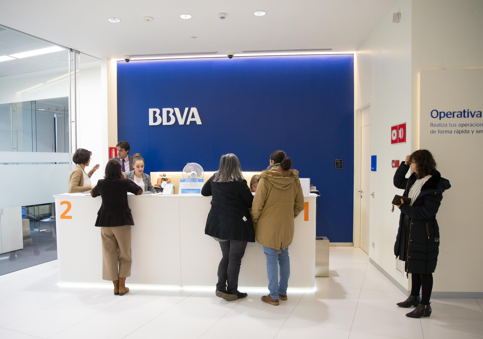 Interior de una oficina de BBVA en España.