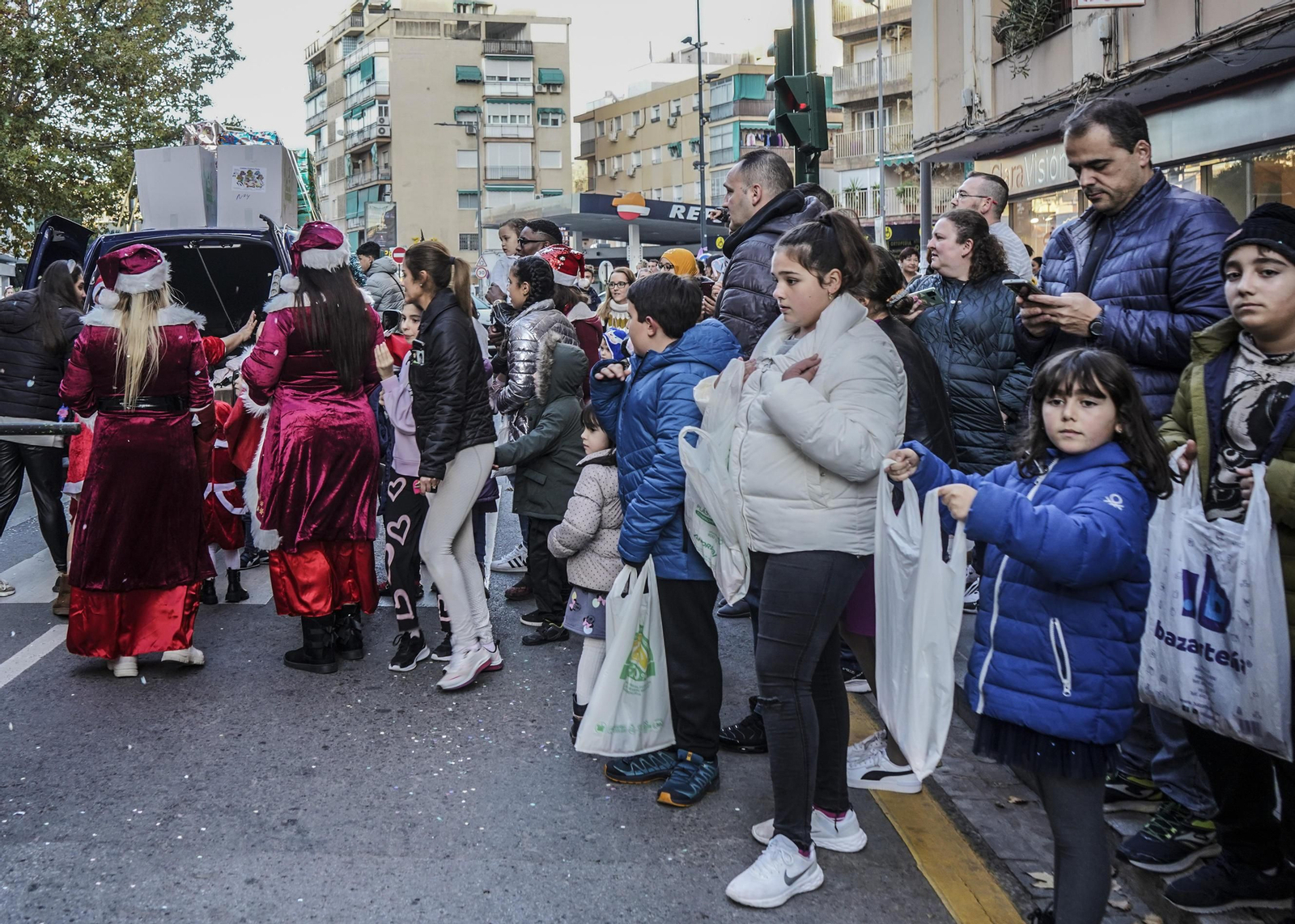 Así ha sido la cabalgata de Papá Noel en Granada