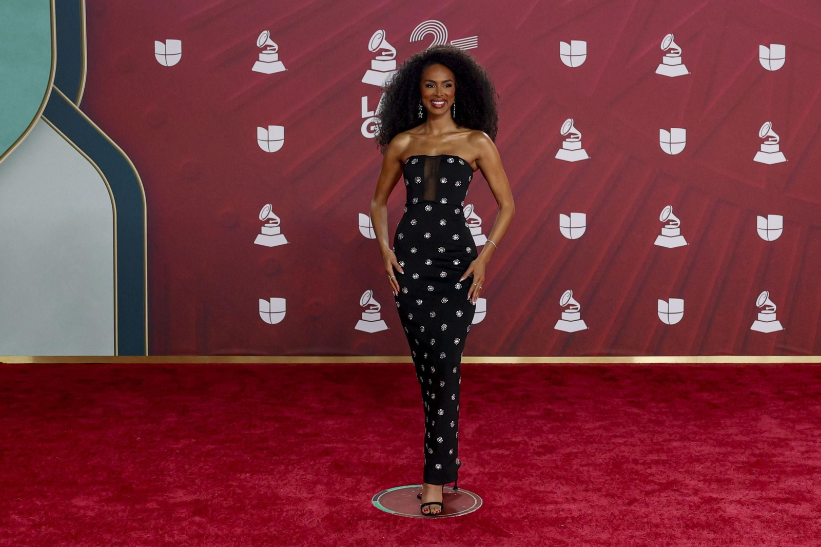 Todos los famosos, tendencias y curiosidades en la alfombra roja de la 25 edición de los Grammy Latinos