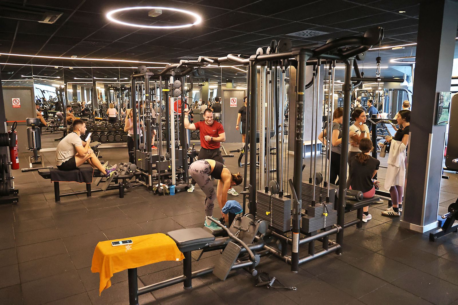 Las fotos de la vuelta al gimnasio en Huelva: El O2 se llena con los propósitos de enero