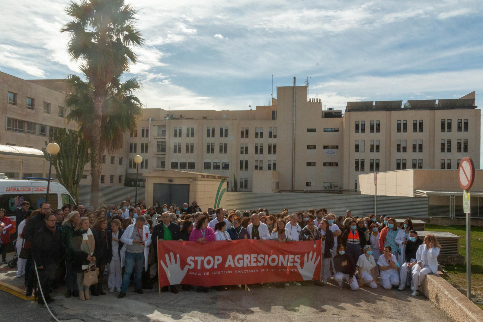 "Hemos pasado en muy poco tiempo de los aplausos en los balcones a los insultos, las amenazas y las lesiones"