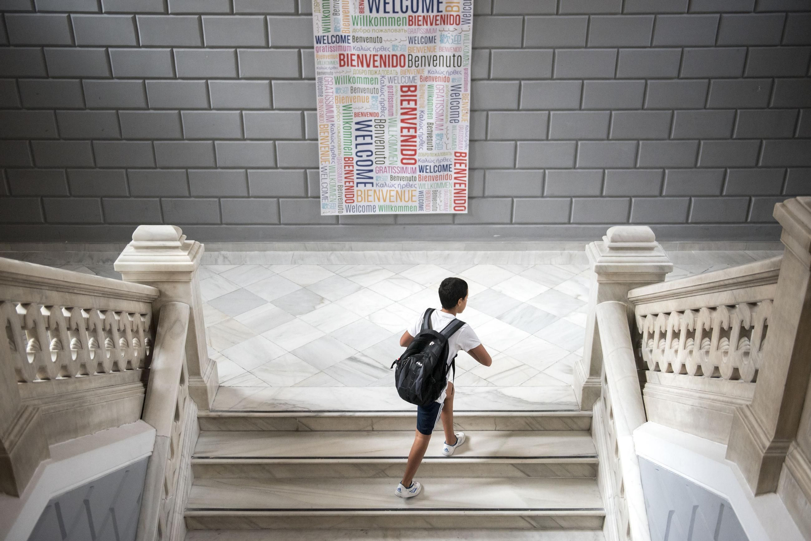 Un niño, en su primer día de clase en el instituto Padre Suárez Un niño, en su primer día de clase en el instituto Padre Suárez