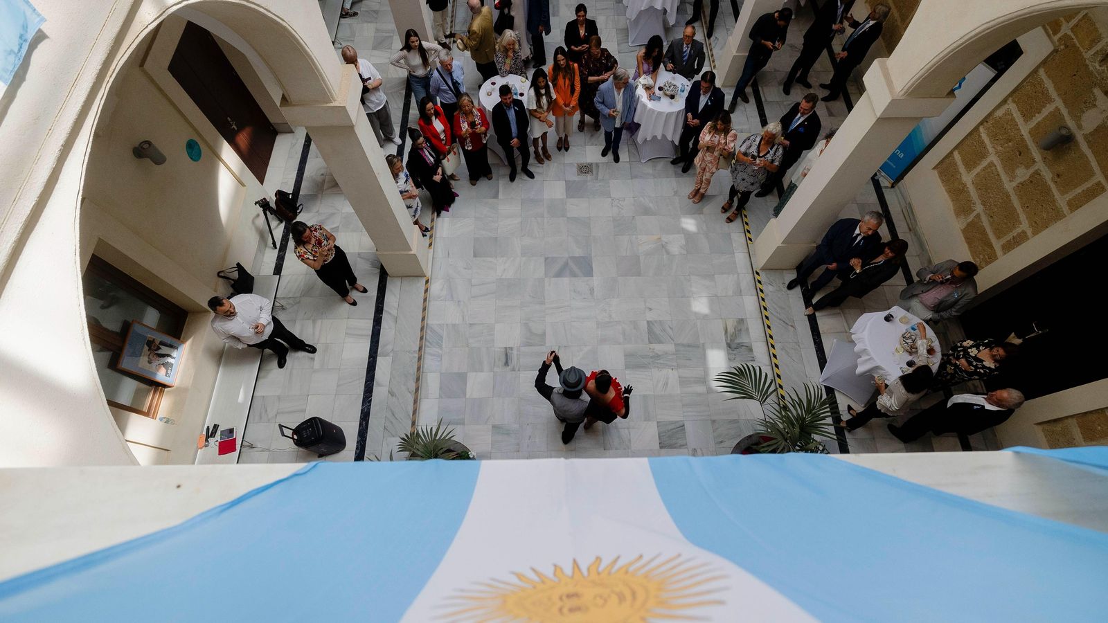 Un momento de la  exhibición de tango durante el cóctel en la Casa de Iberoamérica.