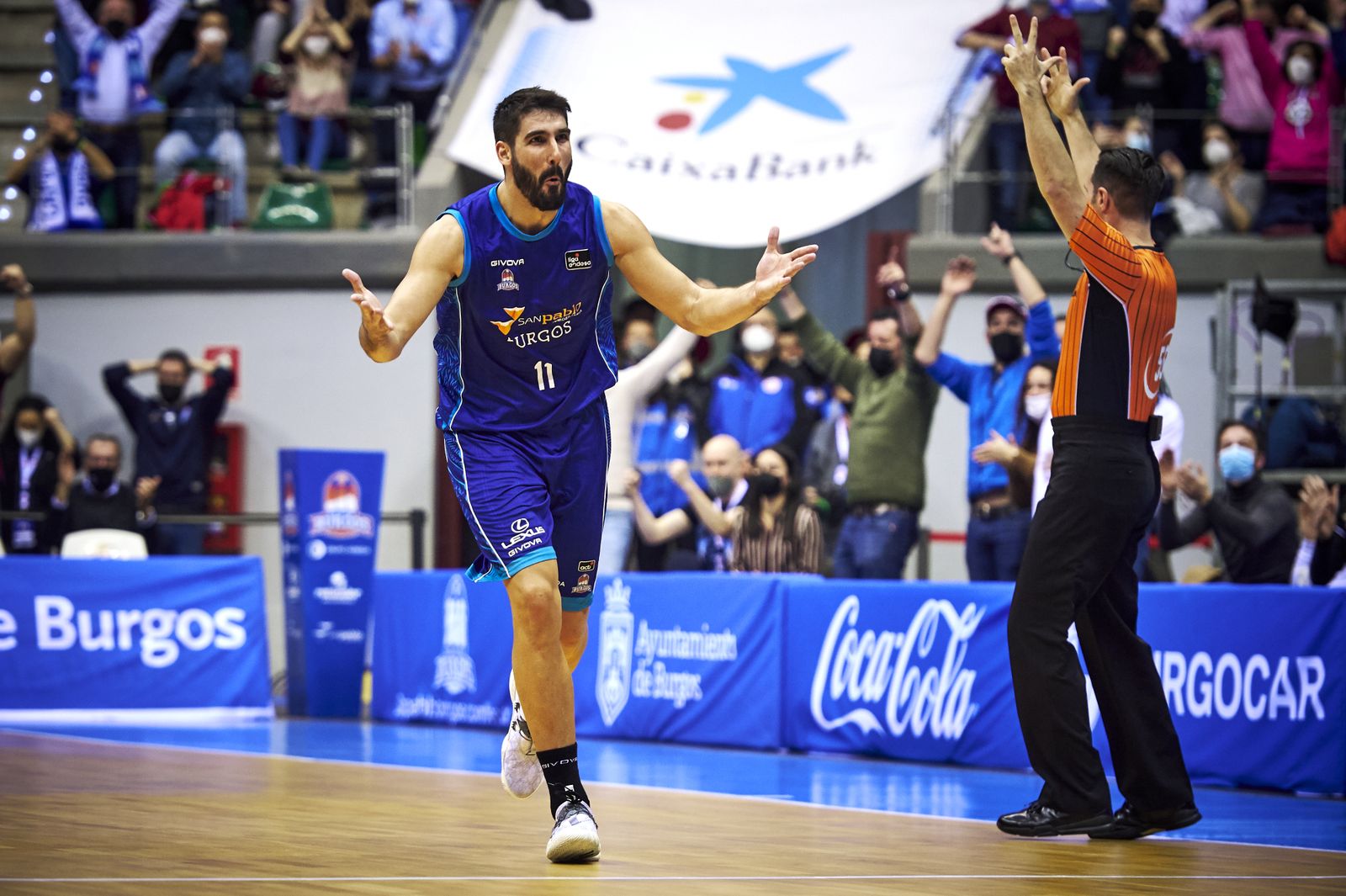 Dani Díez celebra una canasta con el Hereda San Pablo Burgos.