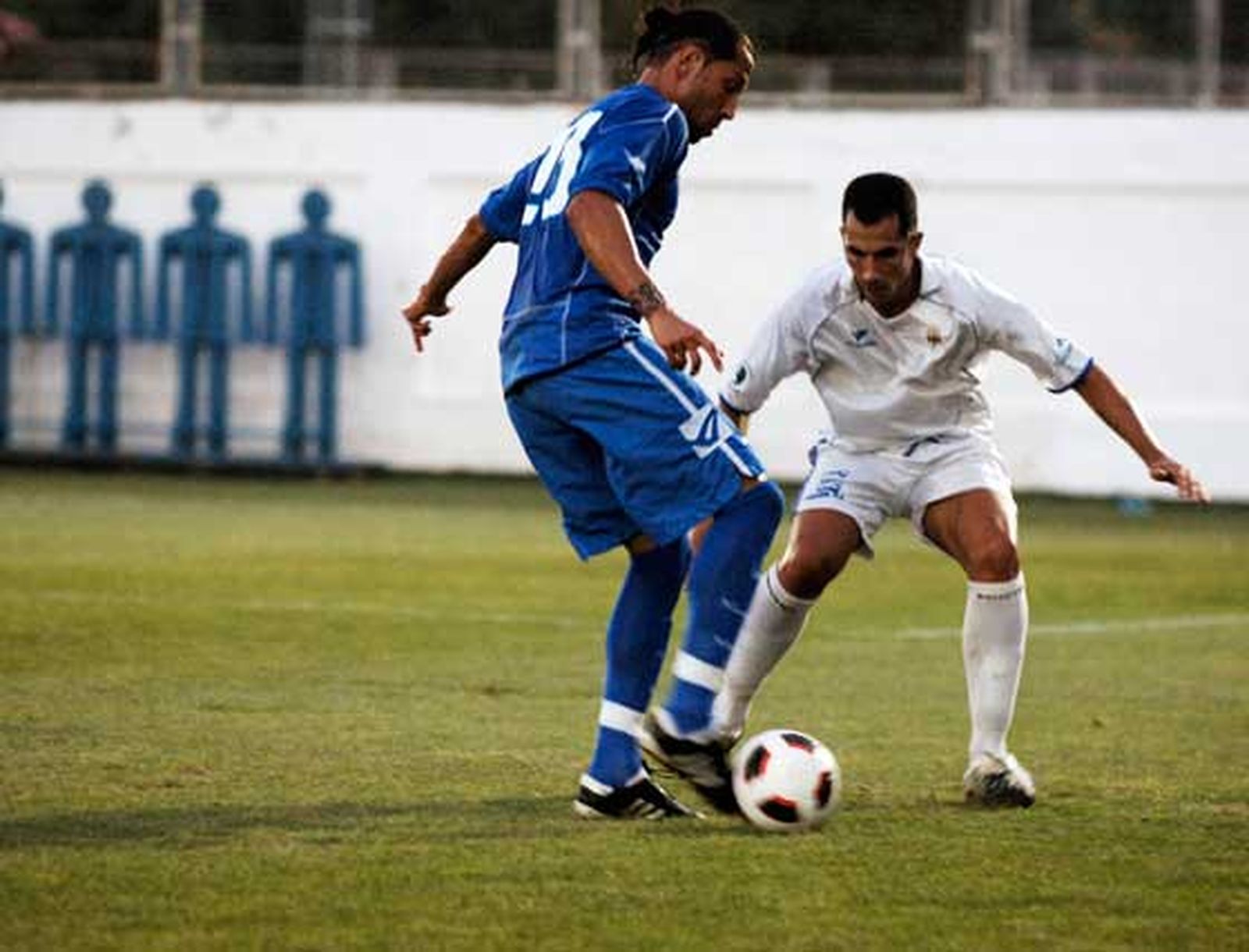 El hispalense José Mari fue el protagonista del encuentro ya que fue trasladado a Sevilla con un golpe muy fuerte en el pómulo

Foto: Ramon Aguilar