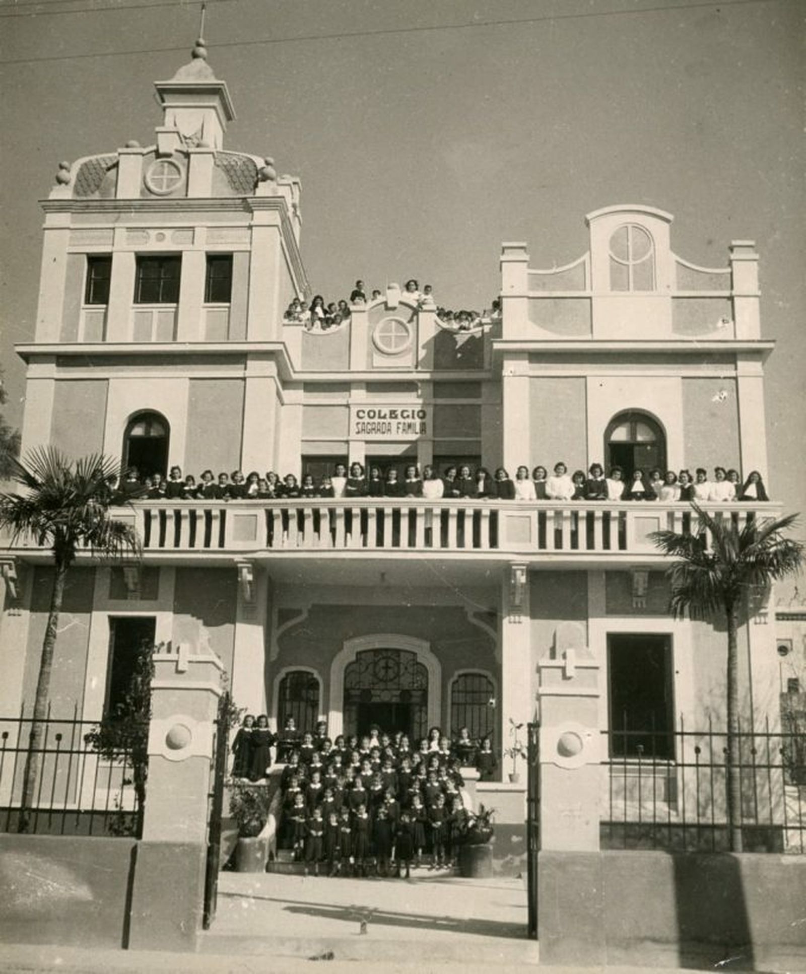 Foto histórica del año 1943, cuando se fundó el colegio, en la calle Marqués de Nervión.