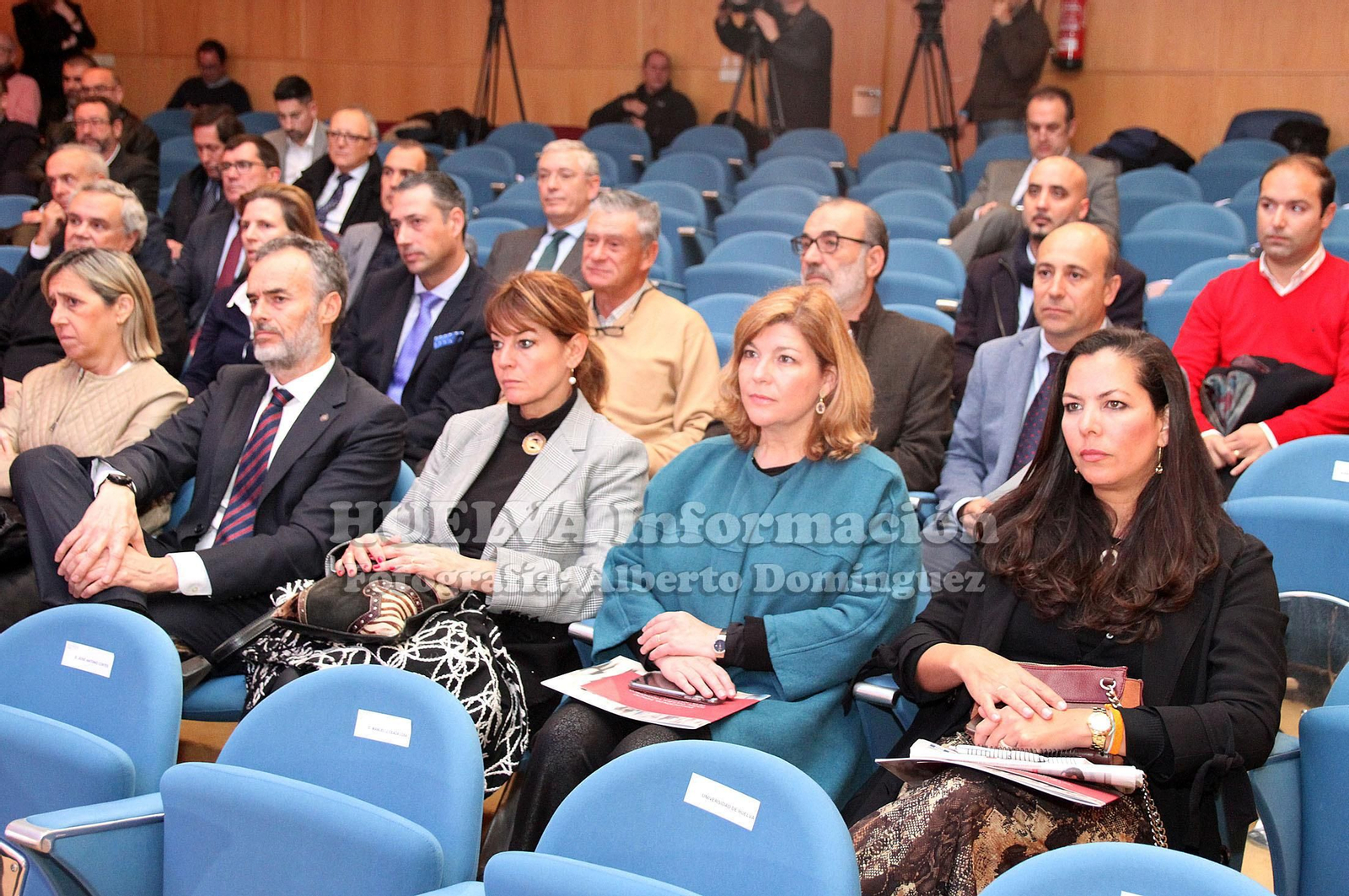 Mesa redonda en la FOE sobre retos y oportunidades de la transición energética, en imágenes