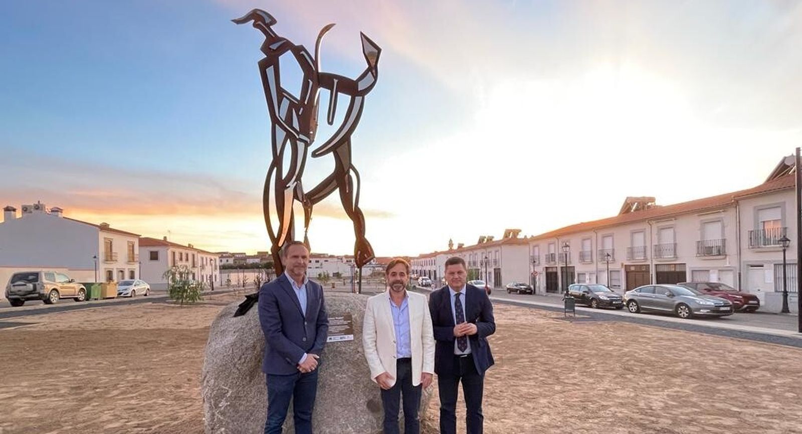 Inauguración de la escultura 'Fusión' de Manuel Romero en Dos Torres.