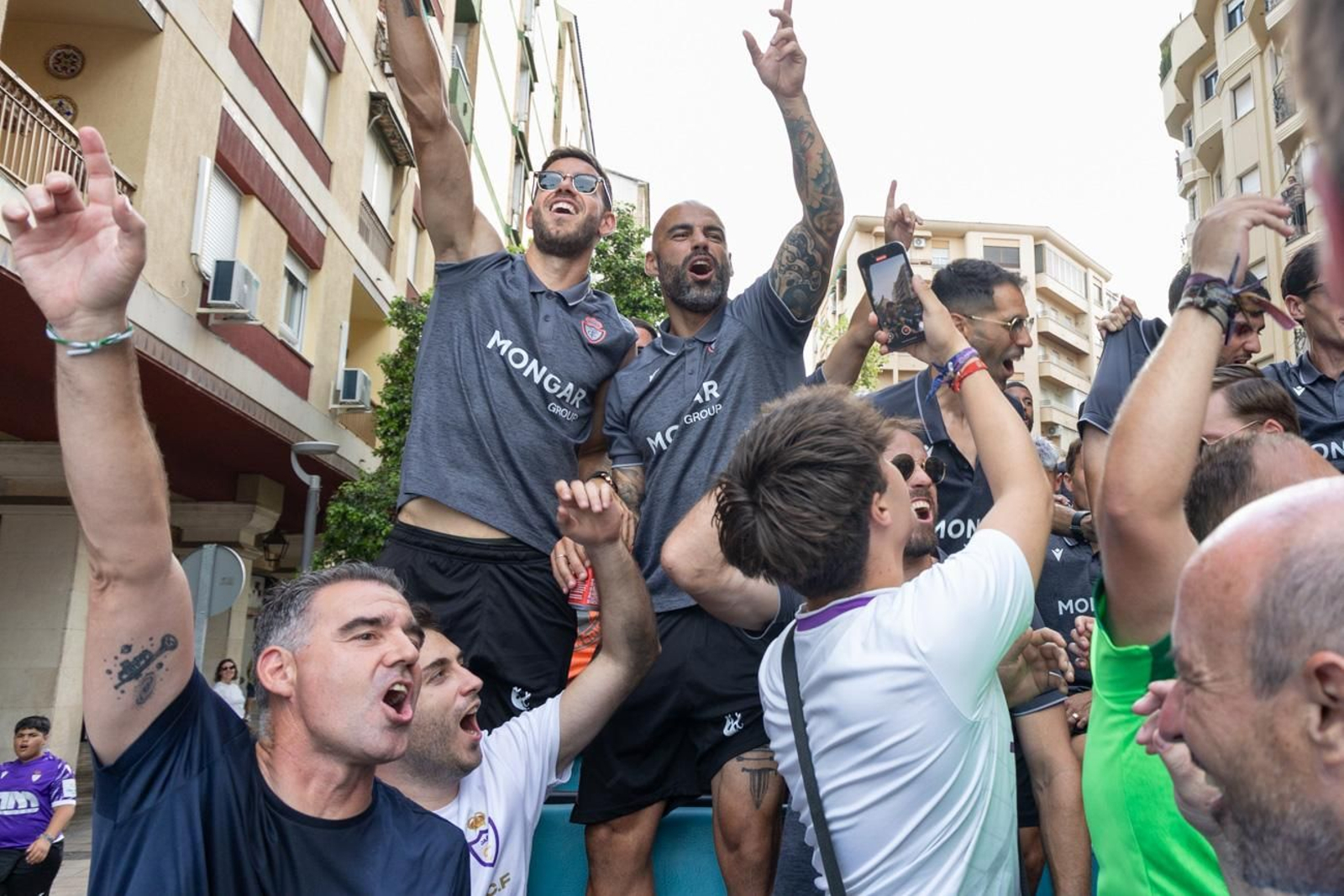 La fiesta por el ascenso del Real Jaén en La Plaza de Santa María y el Ayuntamiento