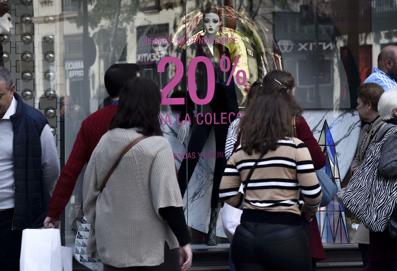 Los sevillanos inundan las tiendas este Black Friday