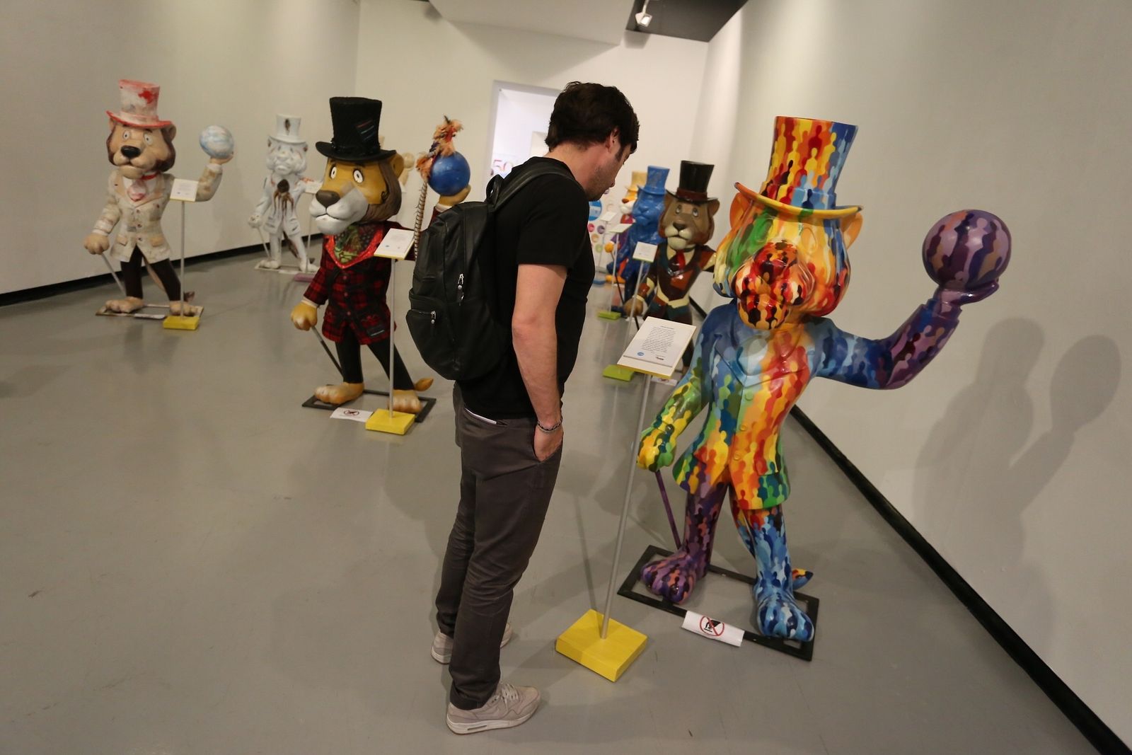 Las imágenes de la exposición 'La Vuelta de Willy Fog con Apadis'