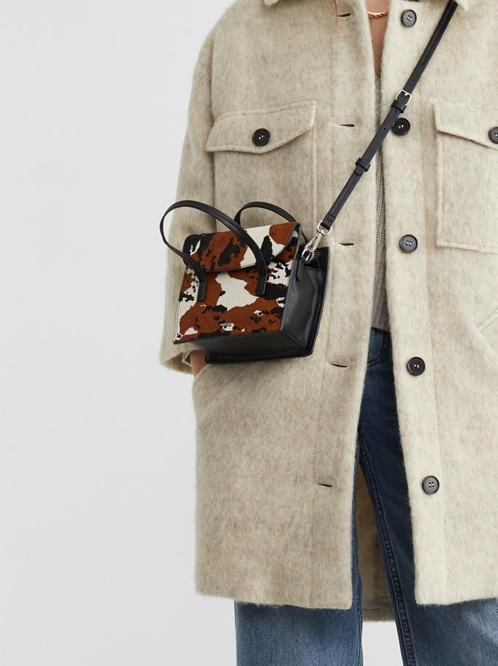 Bolso en 'animal print' de Parfois.